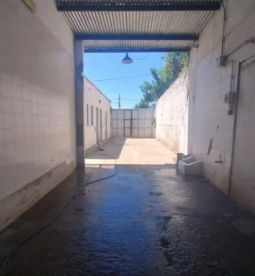 Propiedad Versatil, lista para adaptarse a distintos Proyectos Comerciales o Industriales.